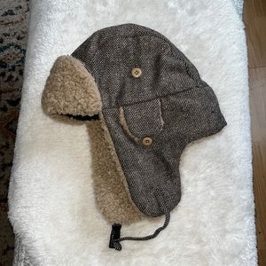 🛍️ $8 Sherpa lined trapper hat with chin strap